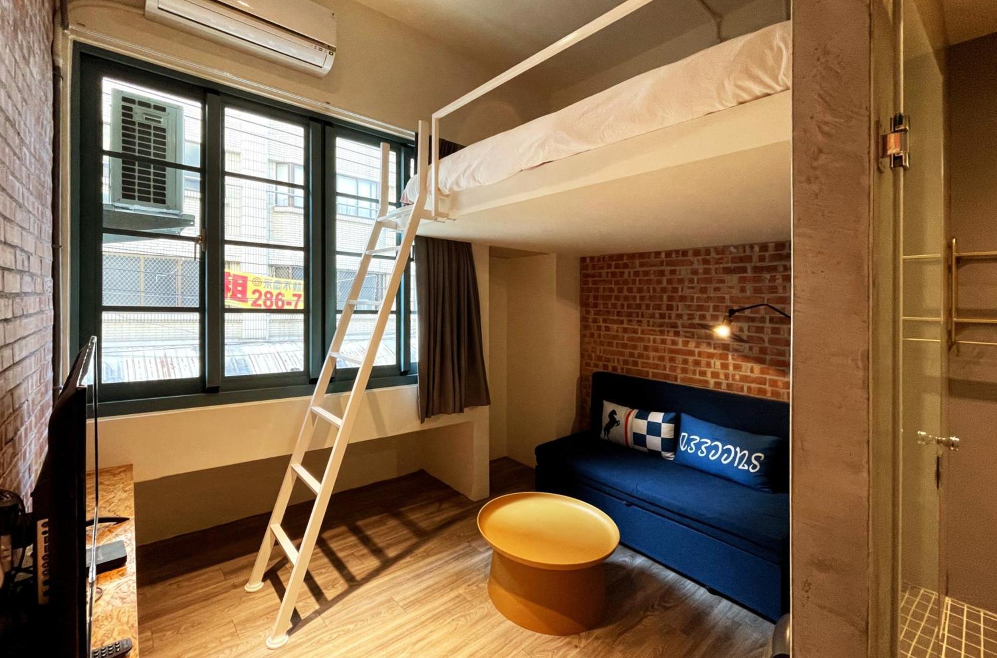 Funtime Hostel Chiayi City Exterior photo