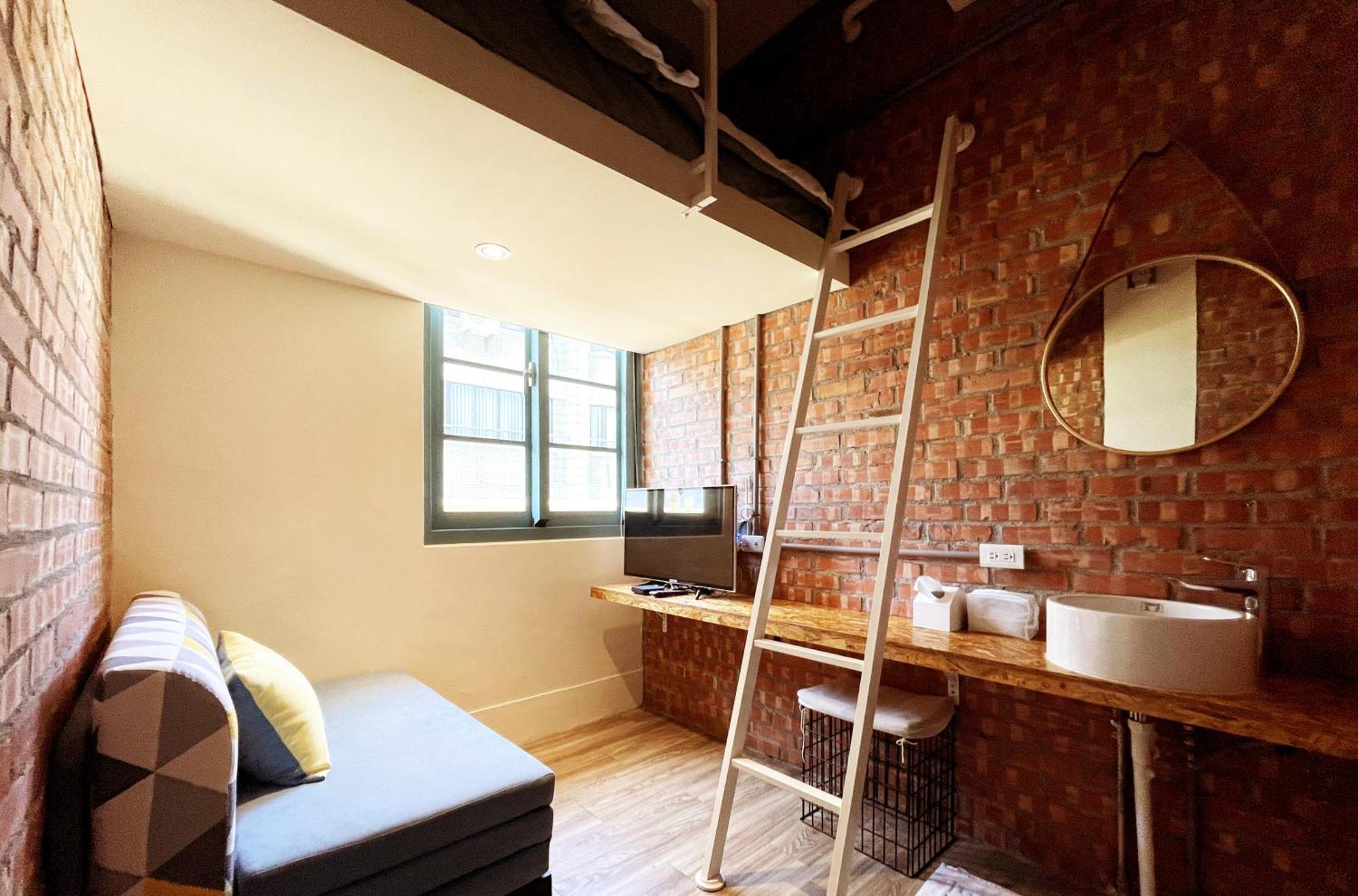 Funtime Hostel Chiayi City Exterior photo